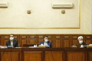 دستور رئیس دستگاه قضا به دادستان برای رسیدگی به علت صدور مجوز صادرات به افراد فاقد صلاحیت/ گره زدن تصمیم گیری‌ها به انتخابات آمریکا آدرس غلط دادن به ملت است