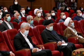 تصاویر دیدار رئیس جمهور با نخبگان ، علماء ، خانواده شهدا ، ایثارگران و جمعی از اقشار مختلف مردم