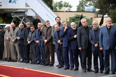 استقبال از پیکر رئیس جمهور شهید و همراهان در فرودگاه مهرآباد