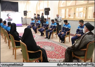 تصاویر دیدار صمیمی با جمعی از قهرمانان ورزشی