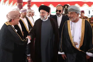 تصاویر ورود دکتر رئیسی به مسقط با استقبال سلطان عمان