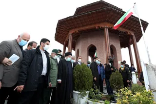 تصاویر حضور رئیس جمهور بر مزار میرزا کوچک خان جنگلی