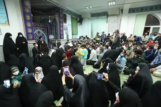 تصاویر اقامه نماز و سخنرانی در جمع نمازگزاران مسجد شهرک امام علی (ع) بندرعباس