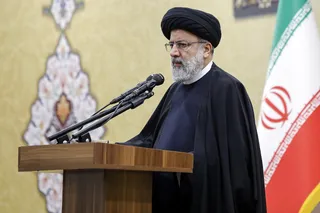 وقتی کسی به دادگاه می‌آید، با لحن و ادبیات مناسب با وی سخن بگویید