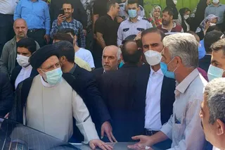 تصاویر حضور رئیس جمهور در مراکز توزیع و فروش کالاهای اساسی در تهران