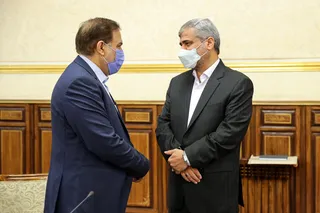 اگر آنقدر که جلسه گذاشتند تا چگونه از غرب کمک بگیرند، برای رونق تولید جلسه می‌گذاشتند، گره‌های بزرگی در کشور باز شده بود
