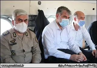 تصاویر بازدید هوایی رئیس جمهور از منطقه دشت آزادگان و هورالعظیم و حضور در میان مردم روستاهای اطراف هویزه