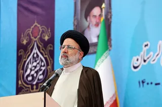 یک قاضی نفوذناپذیر و شجاع در برابر تهدیدات و تطمیع‌ها می‌ایستد و حبّ و بغض او در حکمش دخیل نیست