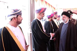 تصاویر ورود دکتر رئیسی به مسقط با استقبال سلطان عمان