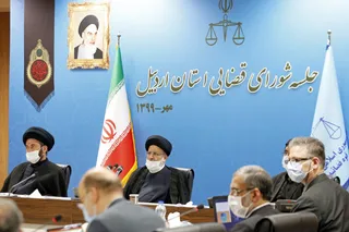 تاکید آیت‌الله رئیسی بر رسیدگی به تک‌تک نامه‌های مردم اردبیل در جریان سفر استانی