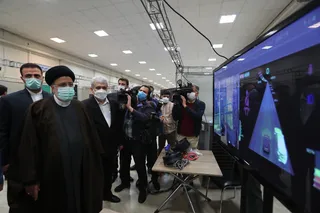 تصاویر بازدید رئیس جمهور از نمایشگاه دستاوردهای فناورانه دانشگاه صنعتی شریف