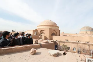 تصاویر بازدید دکتر رئیسی از بافت تاریخی یزد