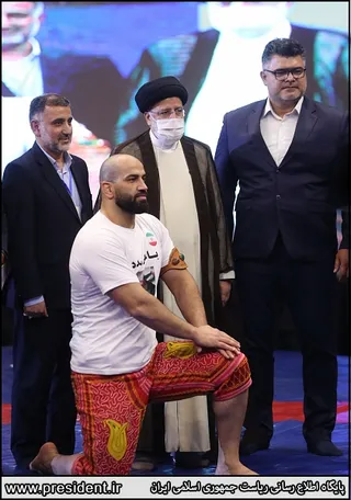 تصاویر آئین اهدای بازوبند پهلوانی سال ۱۴۰۰
