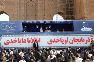 تصاویر حضور دکتر رئیسی در اجتماع باشکوه مردم تبریز