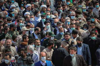تصاویر رئیس جمهور در جمع زائران راهیان نور در منطقه شلمچه