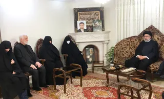 تصاویر دیدار آیت‌الله رئیسی با خانواده شهید صیاد خدایی