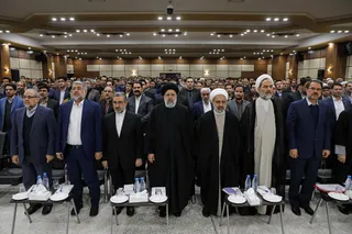 وقتی کسی به دادگاه می‌آید، با لحن و ادبیات مناسب با وی سخن بگویید