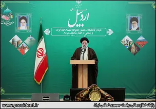 تصاویردیدار رئیس جمهور با نخبگان ، علماء ، خانواده شهدا ، ایثارگران و جمعی از اقشار مختلف مردم