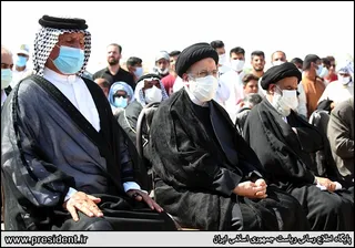 تصاویر بازدید هوایی رئیس جمهور از منطقه دشت آزادگان و هورالعظیم و حضور در میان مردم روستاهای اطراف هویزه