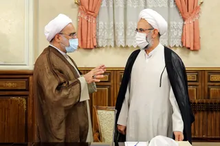 اگر آنقدر که جلسه گذاشتند تا چگونه از غرب کمک بگیرند، برای رونق تولید جلسه می‌گذاشتند، گره‌های بزرگی در کشور باز شده بود