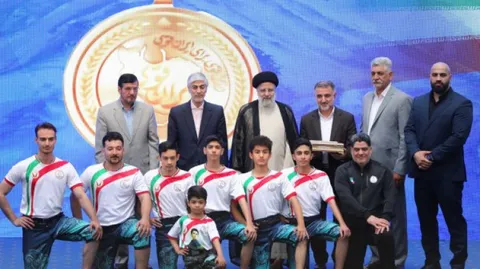 آیین تجلیل از قهرمانان و مدال آوران