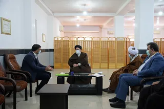 آیت الله رئیسی با تعدادی از مراجعه کنندگان به دادگستری مازندران دیدار و گفتگو کرد