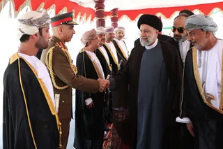 تصاویر ورود دکتر رئیسی به مسقط با استقبال سلطان عمان