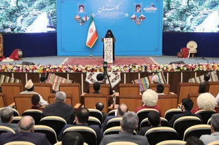 تصاویر دیدار رئیس جمهور با نخبگان ، علماء ، خانواده شهدا ، ایثارگران و جمعی از اقشار مختلف مردم