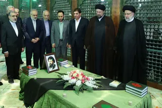 تصاویر تجدید میثاق رئیس جمهور و اعضای هیئت دولت با آرمان‌های امام راحل و شهدای انقلاب اسلامی