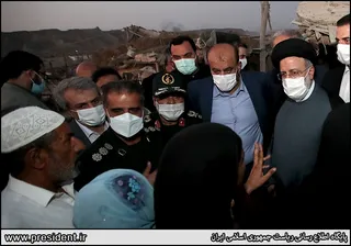 حضور و گفتگوی رئیس جمهور با حاشیه نشینان شهر چابهار