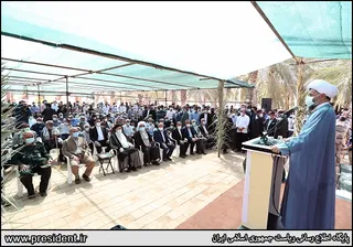 تصاویر سخنرانی در جمع مردم دلوار در خانه-موزه رئیسعلی دلواری