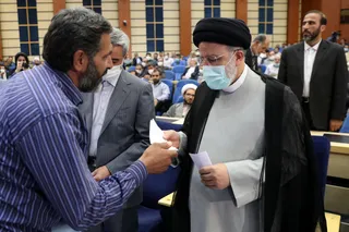 تصاویر دیدار با خانواده شهدا ، ایثارگران و نخبگان استان همدان