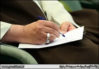 تصاویردیدار رئیس جمهور با نخبگان ، علماء ، خانواده شهدا ، ایثارگران و جمعی از اقشار مختلف مردم